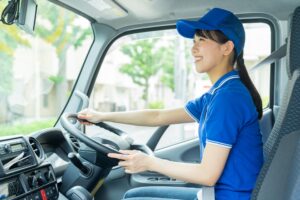 「トラガール」がなぜ増えている？女性ドライバーが活躍できる理由と、安心して長く働ける職場の選び方を解説